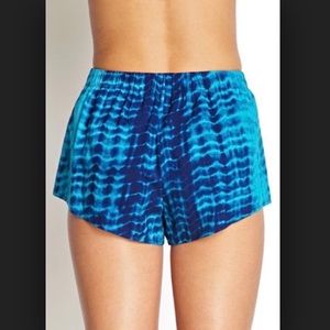 ‼️3/$20 or 4/$25‼️ Forever 21 small tie dye shorts